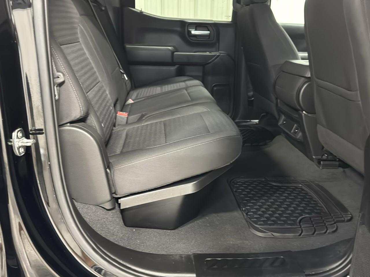 Chevrolet Silverado 1500 4WD Crew Cab 147" Custom 2022