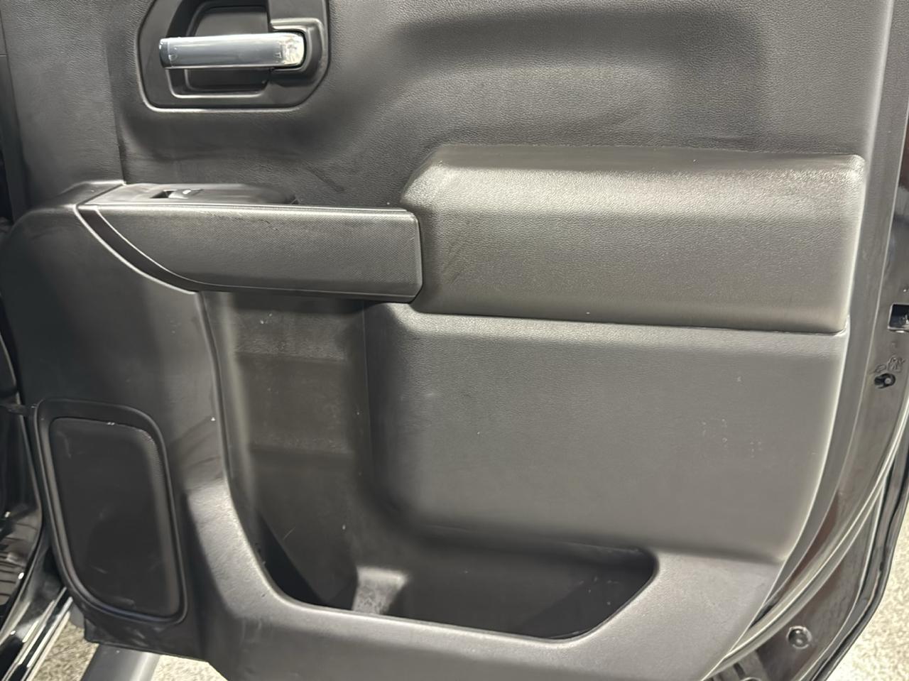 Chevrolet Silverado 1500 4WD Crew Cab 147" Custom 2022