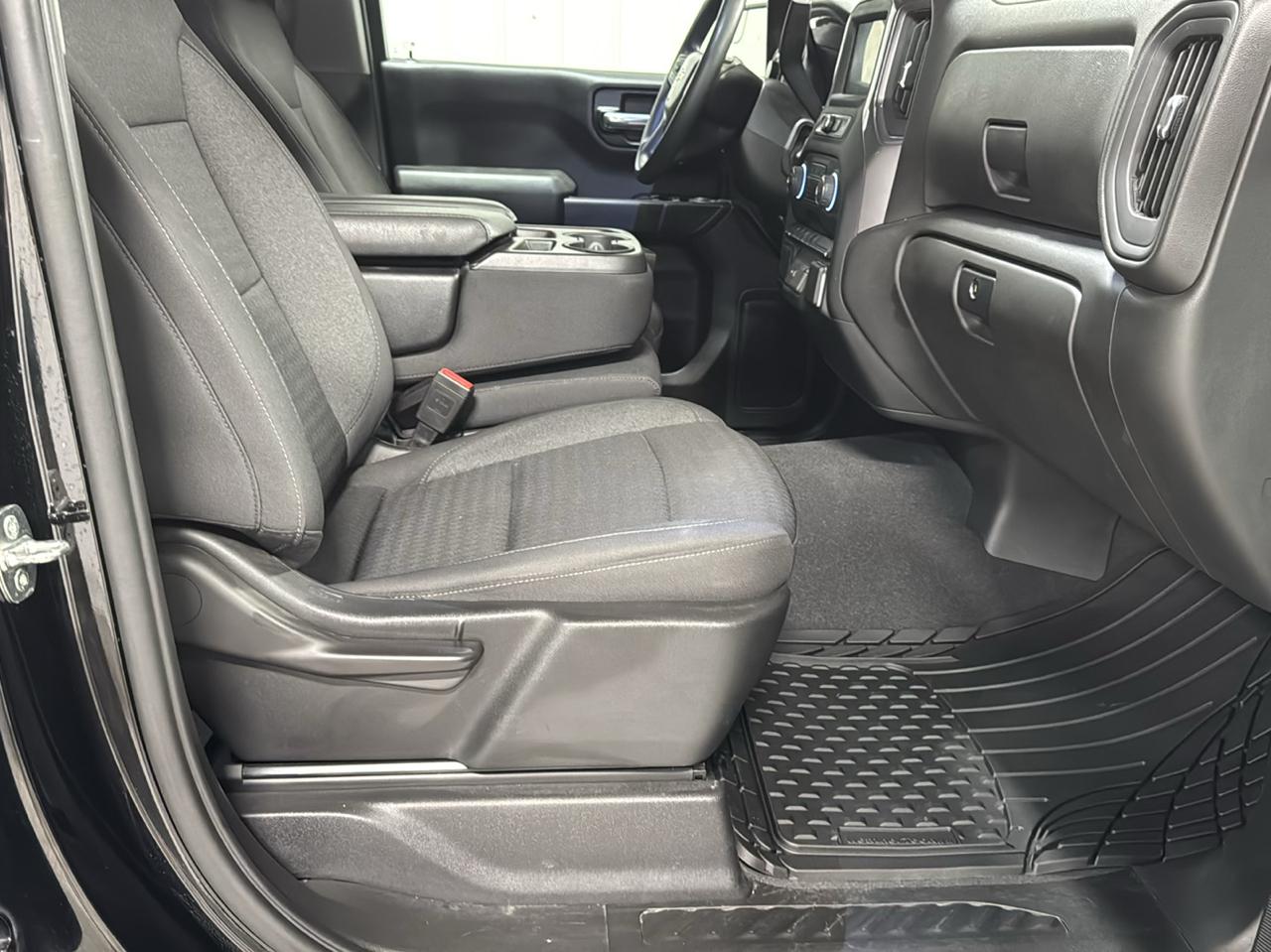 Chevrolet Silverado 1500 4WD Crew Cab 147" Custom 2022