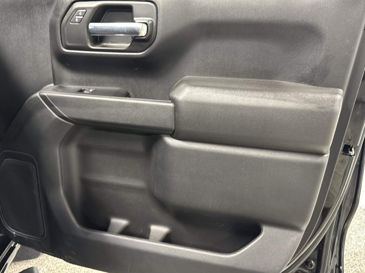 Chevrolet Silverado 1500 4WD Crew Cab 147" Custom 2022