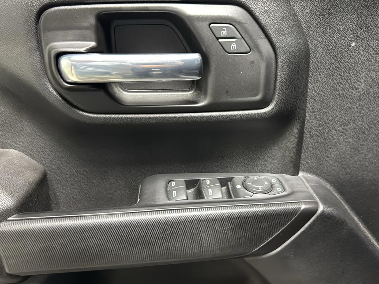 Chevrolet Silverado 1500 4WD Crew Cab 147" Custom 2022
