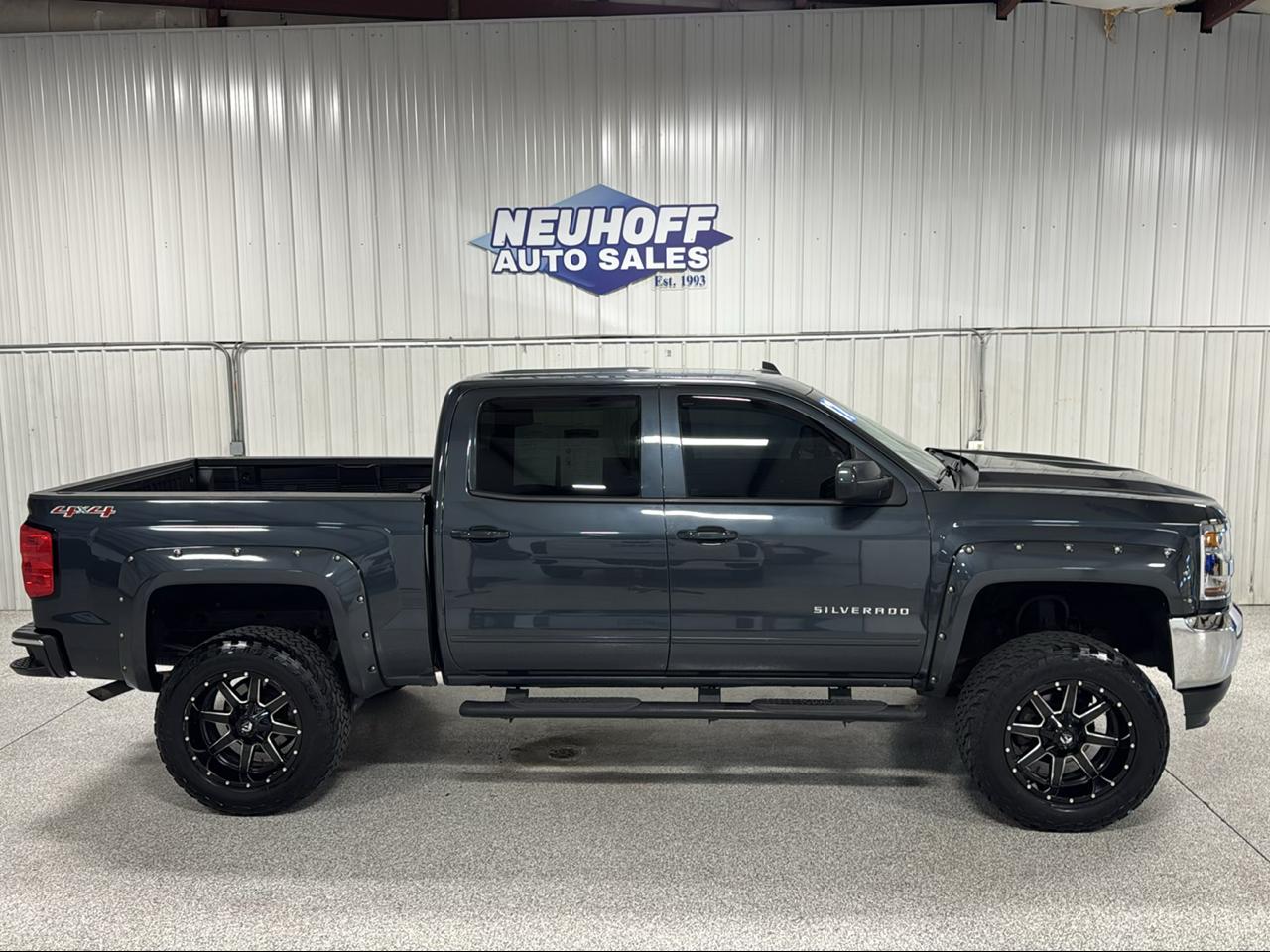 2017 Chevrolet Silverado 1500 4WD Crew Cab 143.5" LT w/1LT