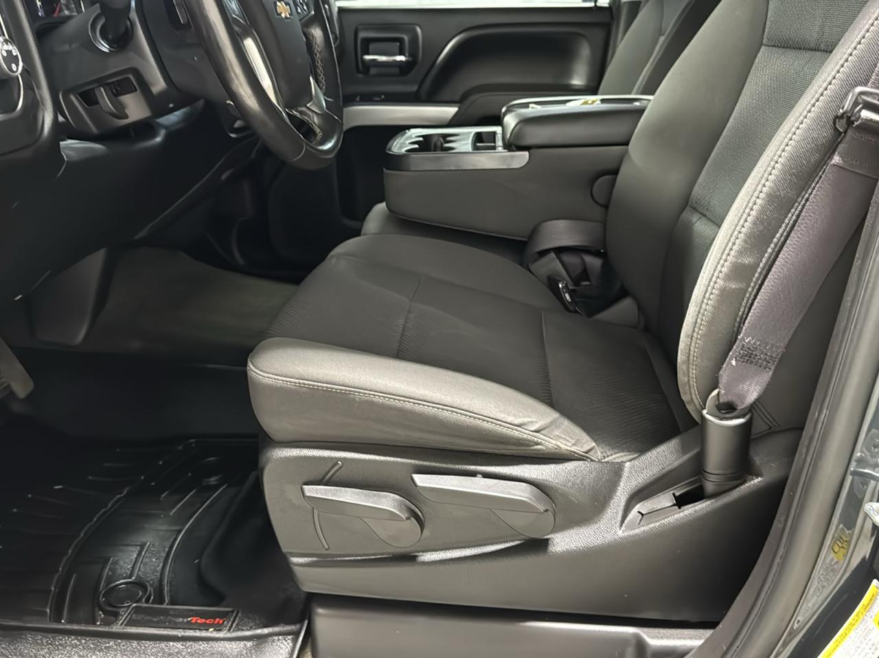 Chevrolet Silverado 1500 4WD Crew Cab 143.5" LT w/1LT 2017