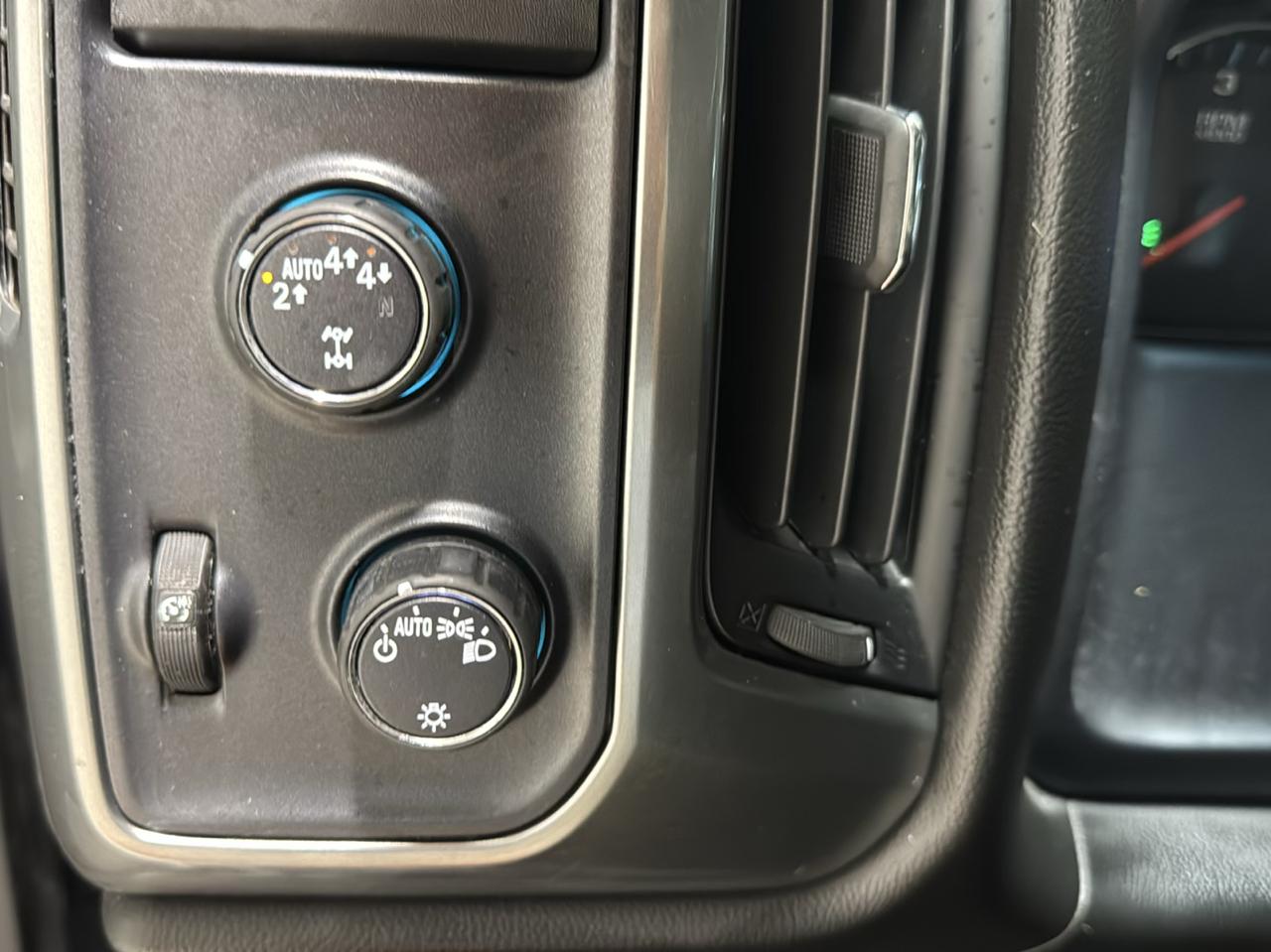 Chevrolet Silverado 1500 4WD Crew Cab 143.5" LT w/1LT 2017