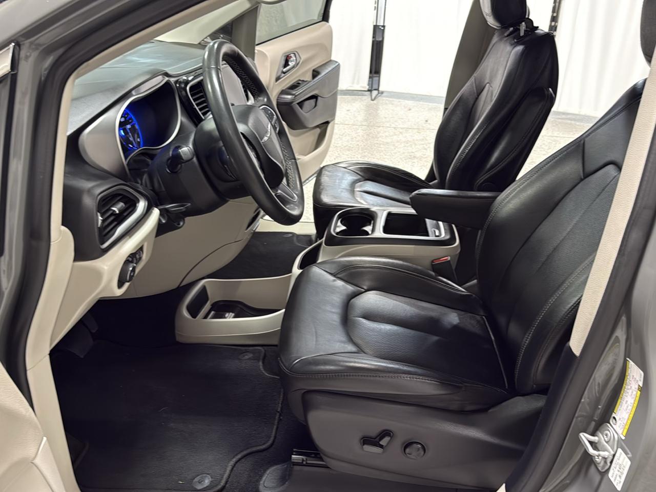 Chrysler Pacifica Touring L FWD 2022