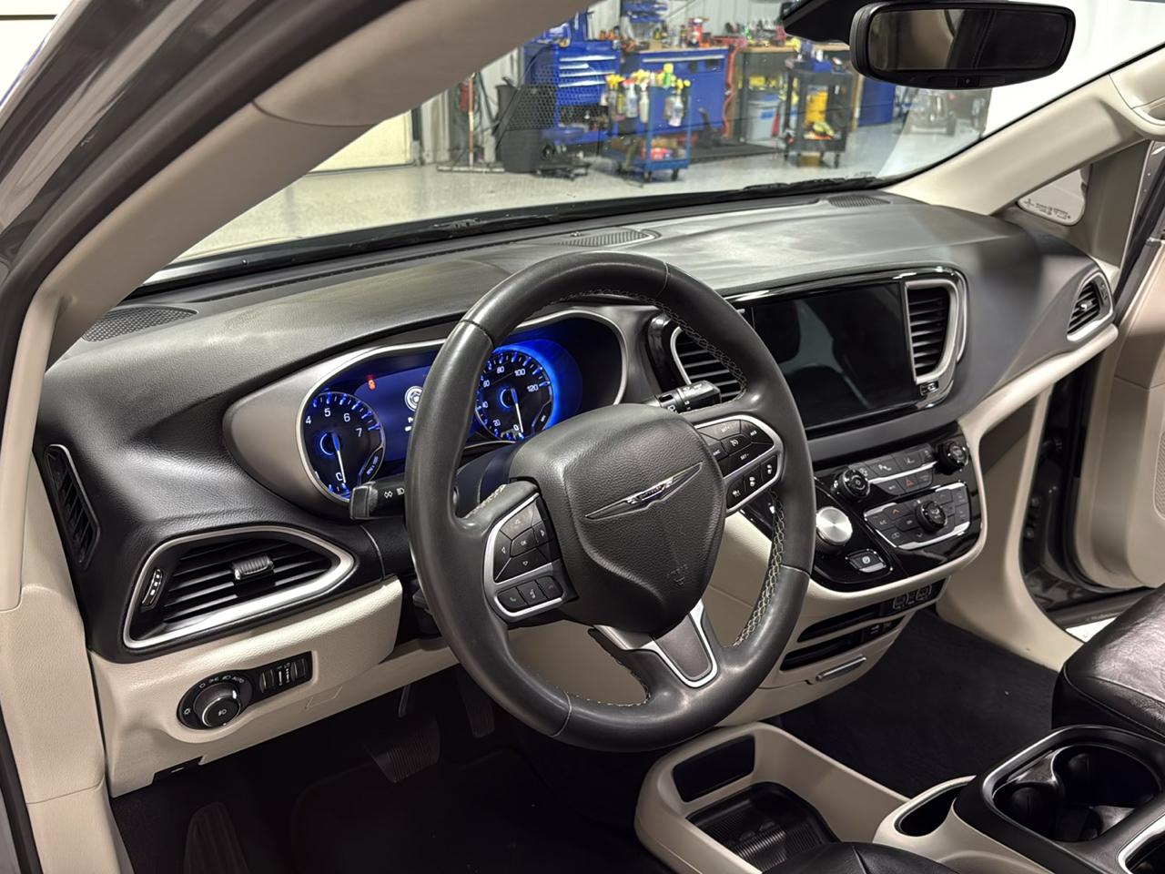 Chrysler Pacifica Touring L FWD 2022