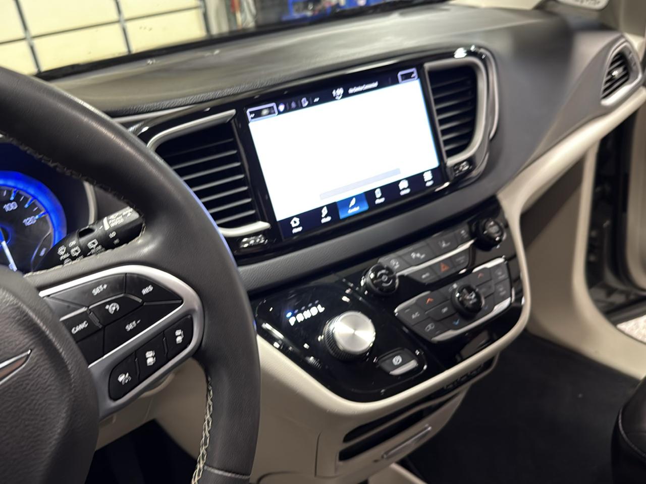 Chrysler Pacifica Touring L FWD 2022