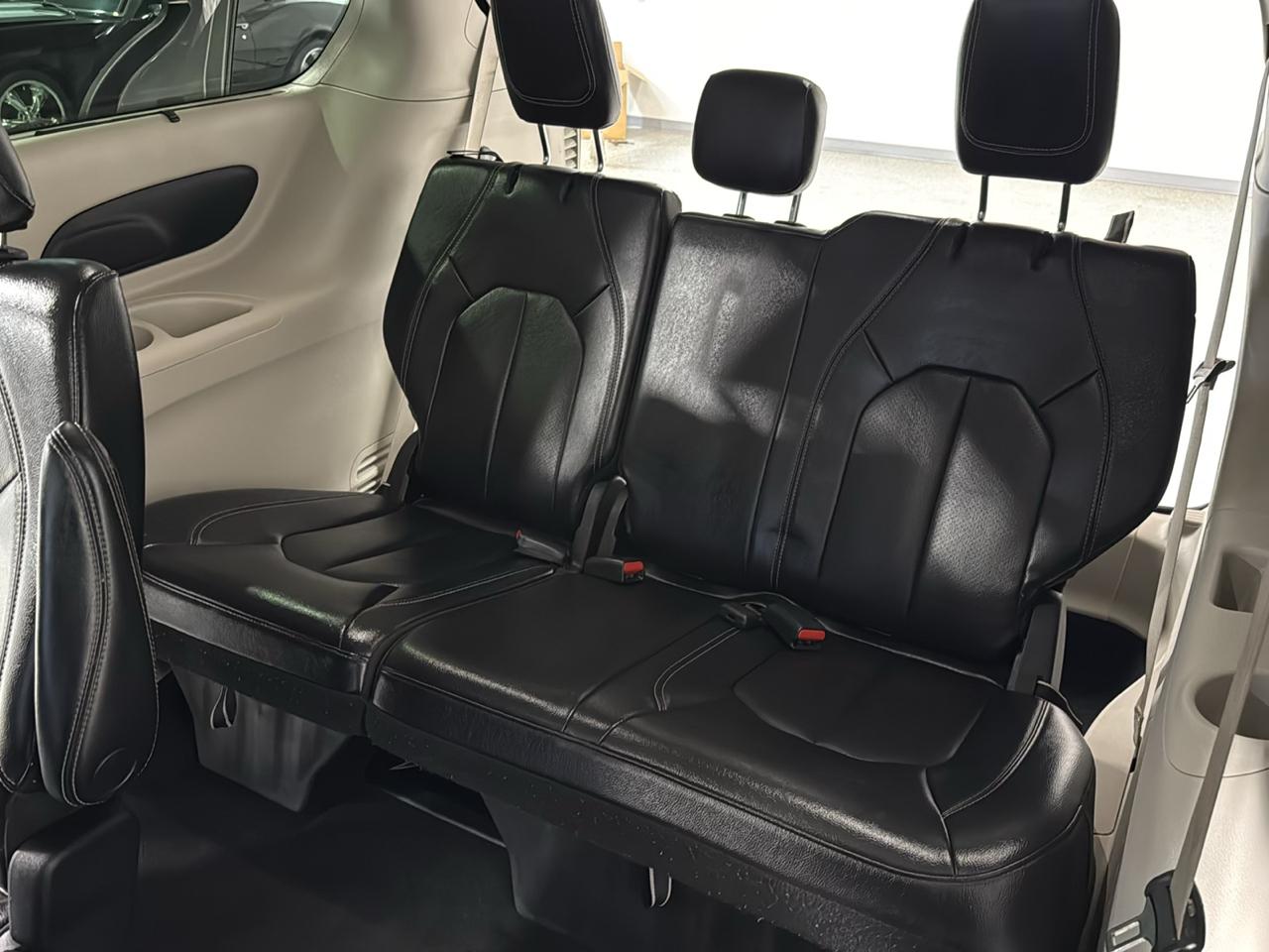 Chrysler Pacifica Touring L FWD 2022