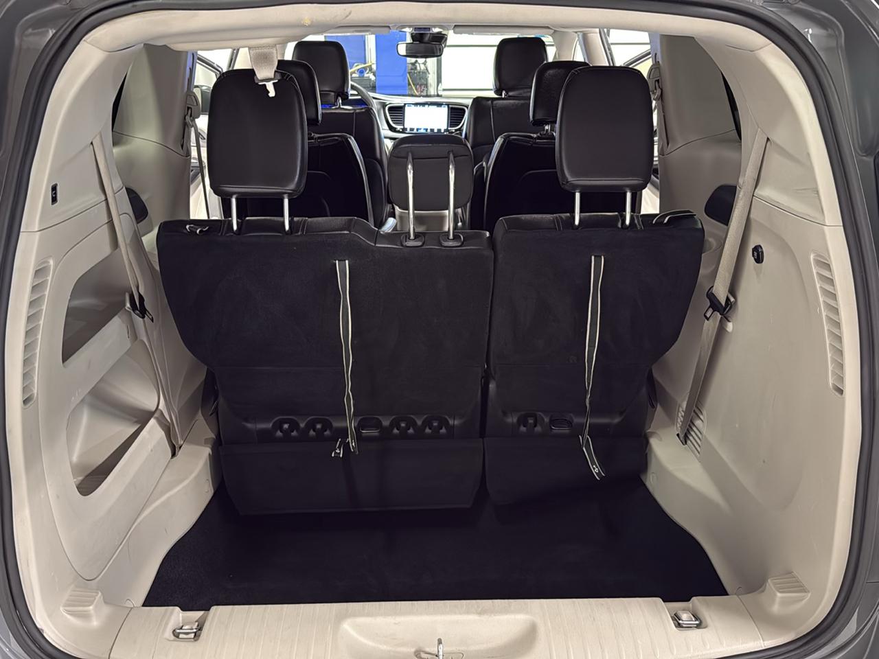 Chrysler Pacifica Touring L FWD 2022