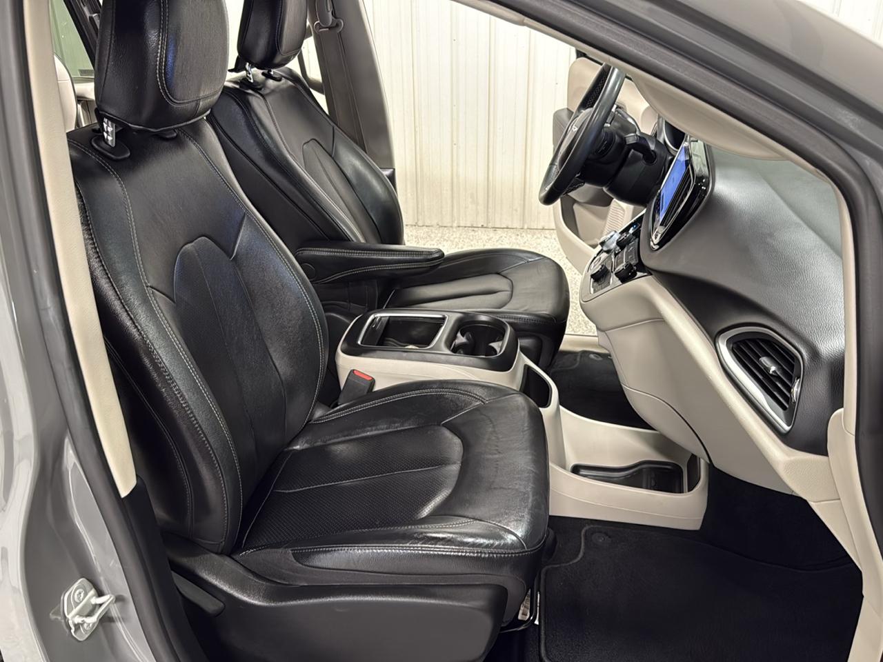 Chrysler Pacifica Touring L FWD 2022