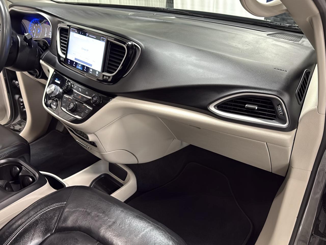 Chrysler Pacifica Touring L FWD 2022