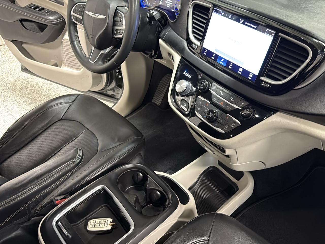 Chrysler Pacifica Touring L FWD 2022