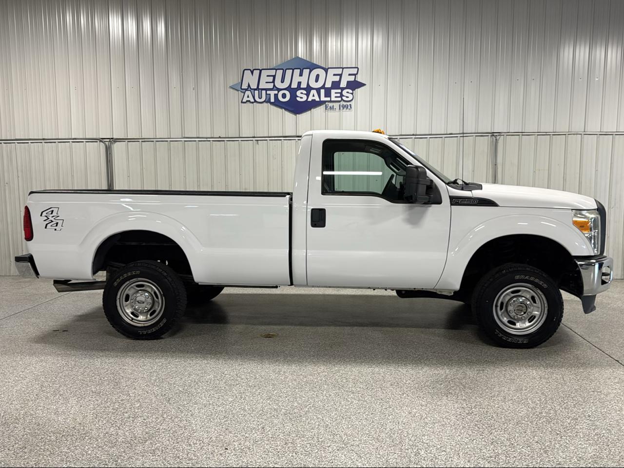 Ford Super Duty F-250 SRW 4WD Reg Cab 137" XLT 2016