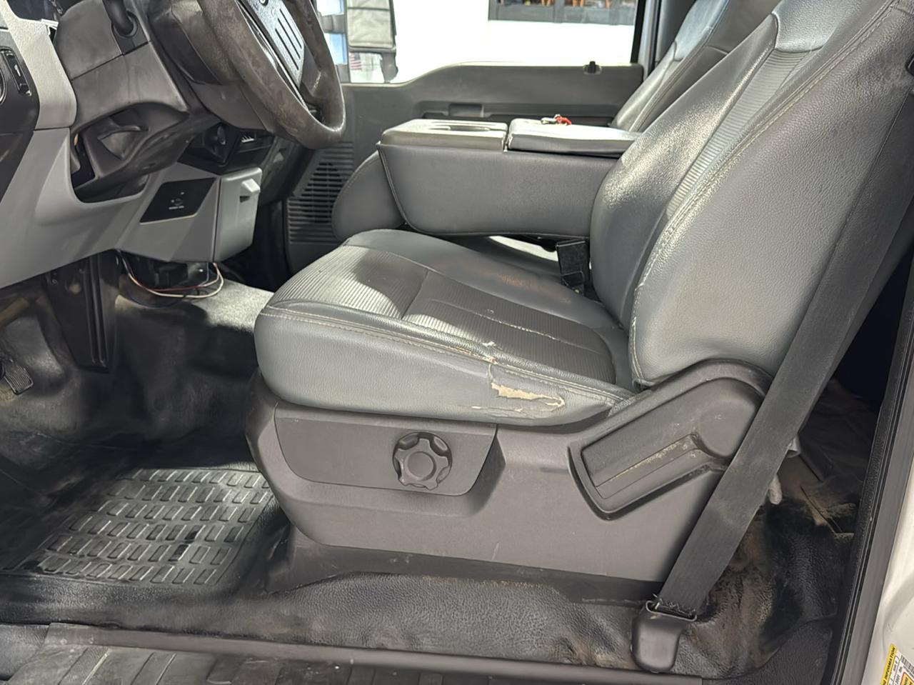 Ford Super Duty F-250 SRW 4WD Reg Cab 137" XLT 2016