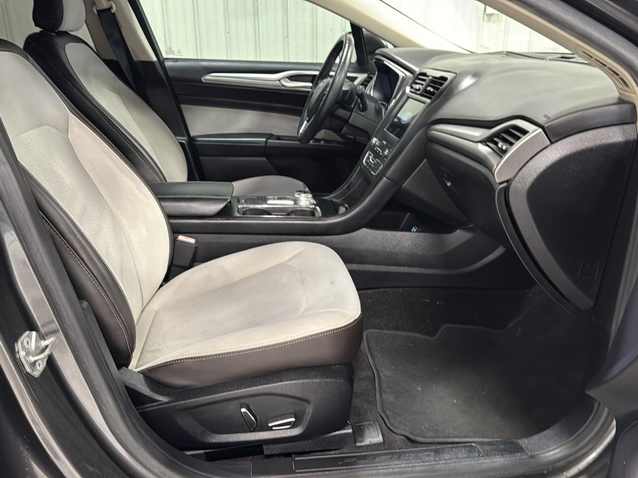 Ford Fusion SE FWD 2019