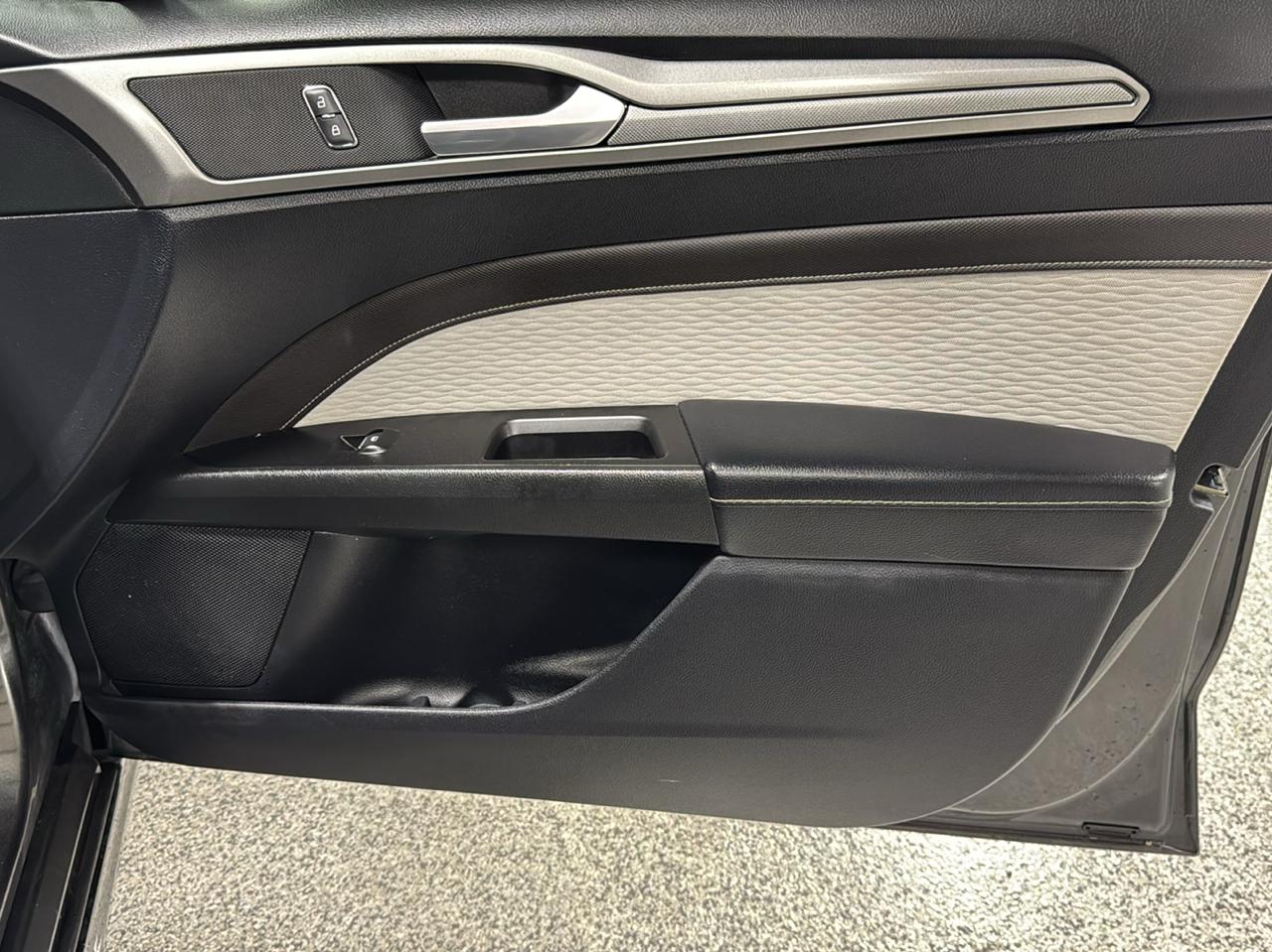 Ford Fusion SE FWD 2019