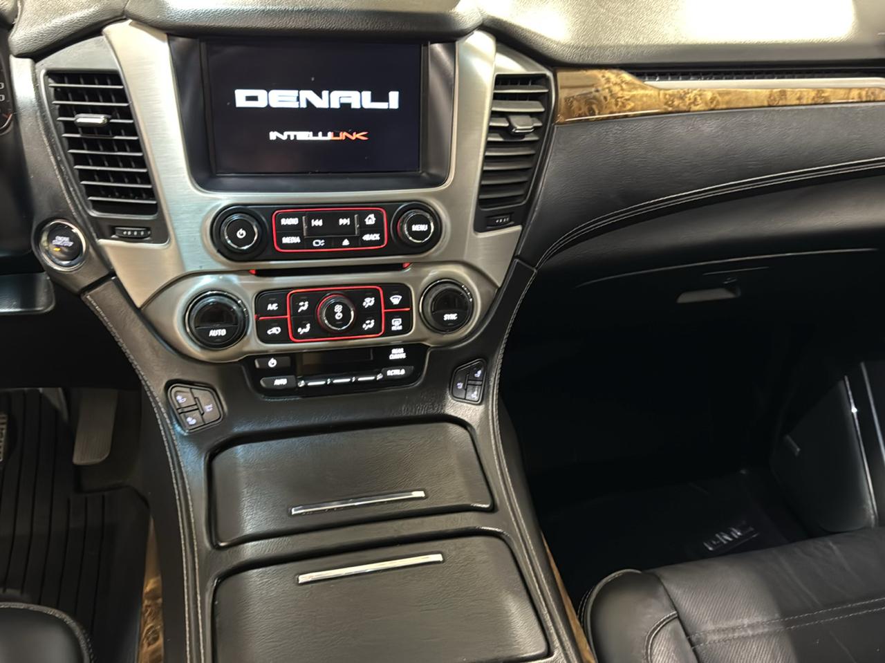 GMC Yukon XL 4WD 4dr Denali 2015
