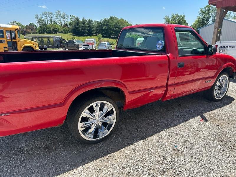 Chevrolet S10 Pickup Short Bed 2WD 1999