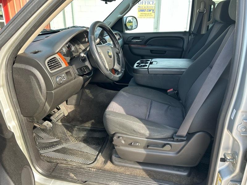 Chevrolet Suburban LS 1500 2WD 2011