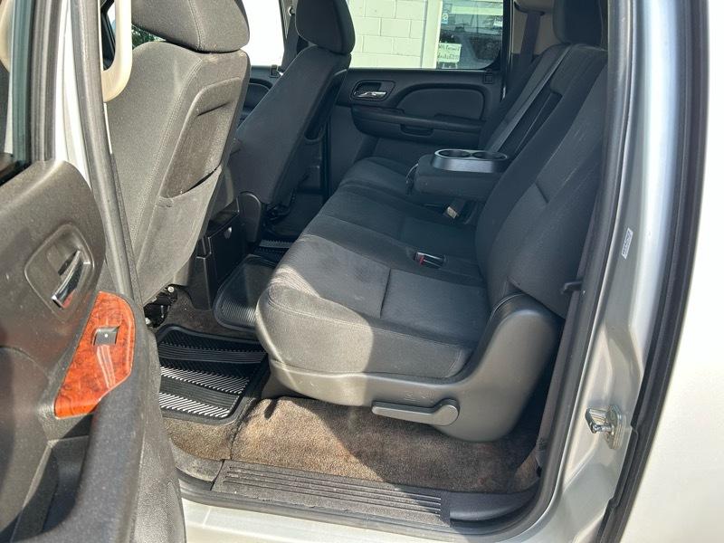 Chevrolet Suburban LS 1500 2WD 2011