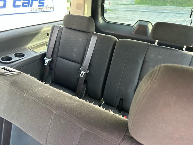 Chevrolet Suburban LS 1500 2WD 2011