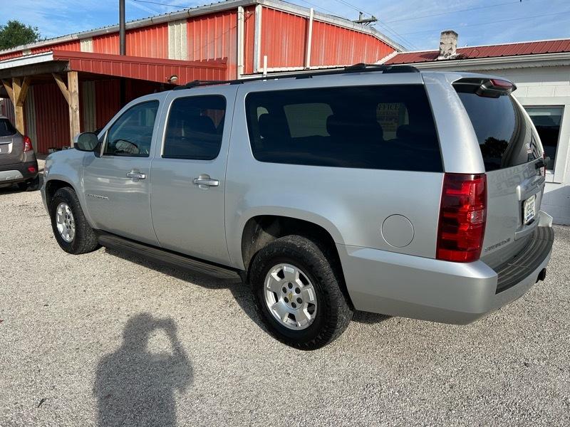 Chevrolet Suburban LS 1500 2WD 2011