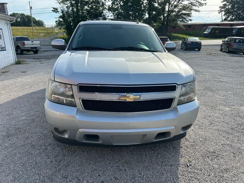 Chevrolet Suburban LS 1500 2WD 2011
