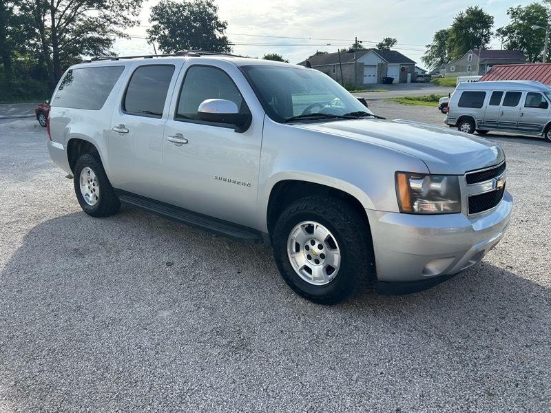 Chevrolet Suburban LS 1500 2WD 2011