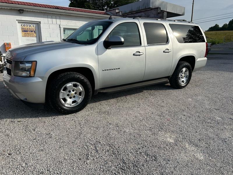 Chevrolet Suburban LS 1500 2WD 2011