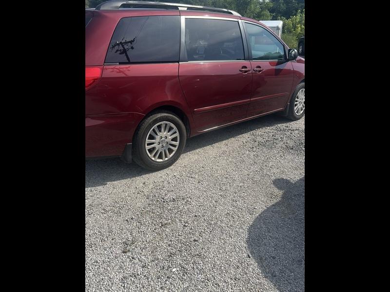 2008 Toyota Sienna LE FWD 8-Passenger Seating