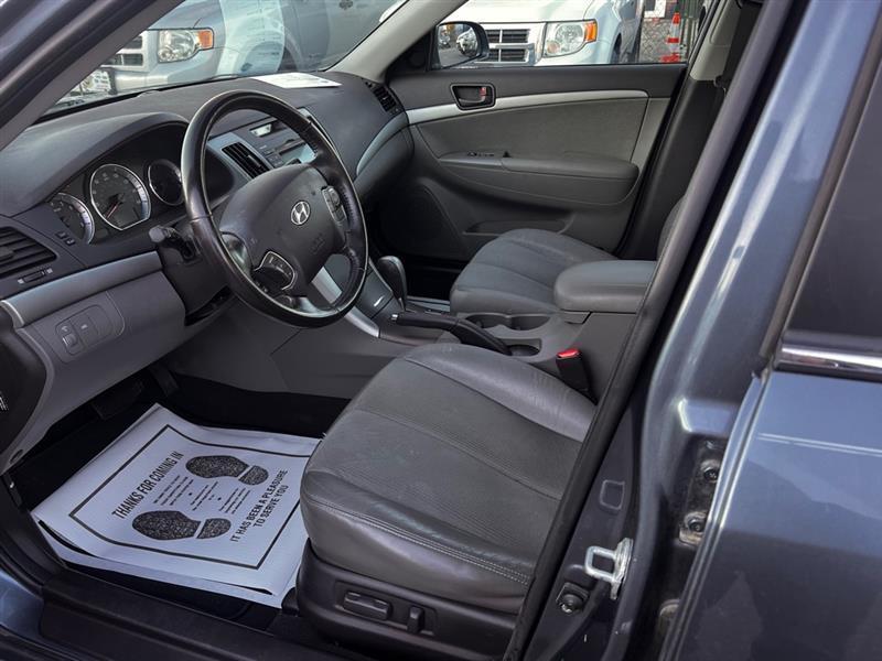 Hyundai Sonata SE V6 2010