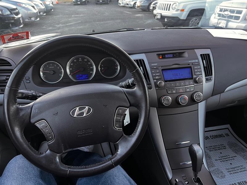 Hyundai Sonata SE V6 2010