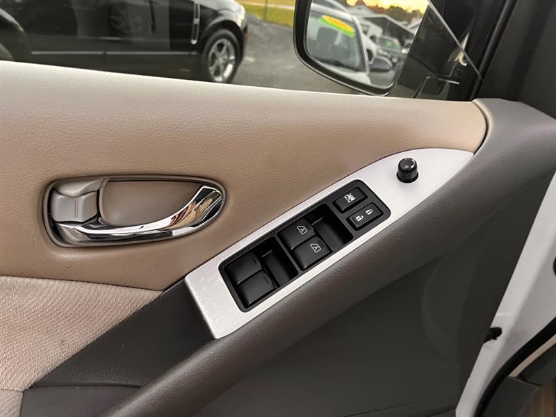 Nissan Murano S AWD 2011