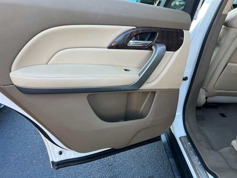 Acura MDX 6-Spd AT w/Tech Package 2013