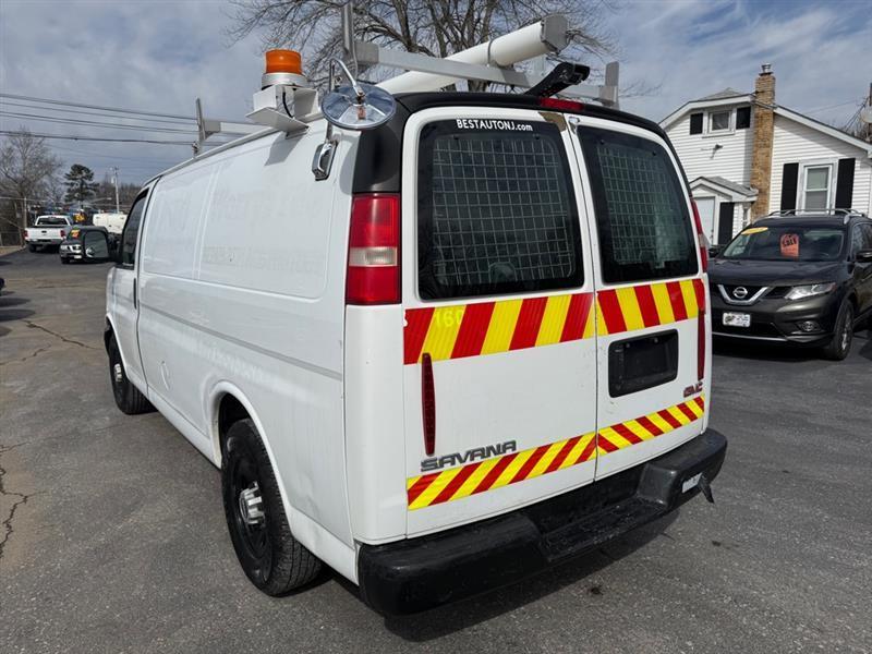 GMC Savana G3500 Cargo 2011