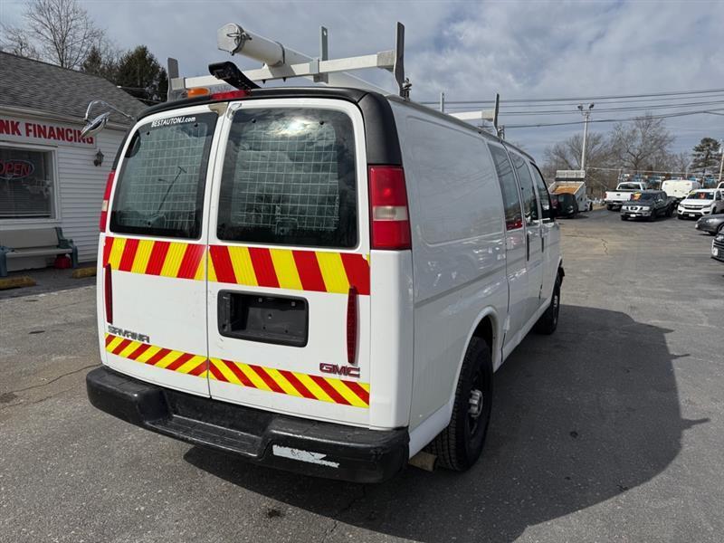 GMC Savana G3500 Cargo 2011