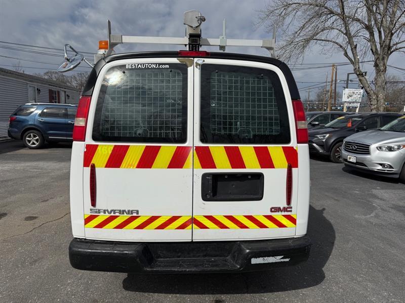 GMC Savana G3500 Cargo 2011