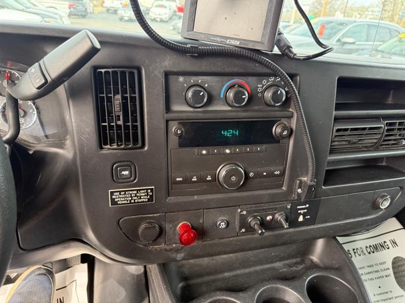 GMC Savana G3500 Cargo 2011