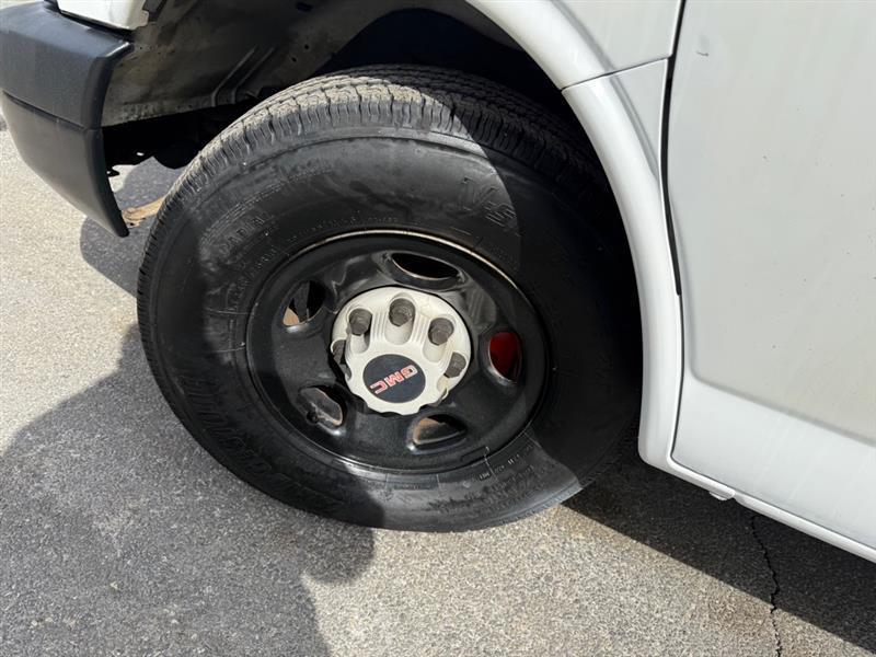 GMC Savana G3500 Cargo 2011