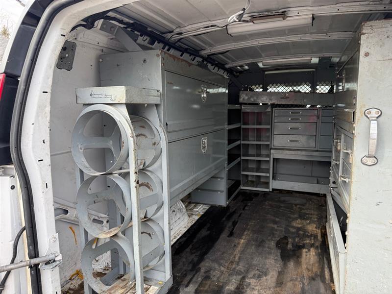 GMC Savana G3500 Cargo 2011