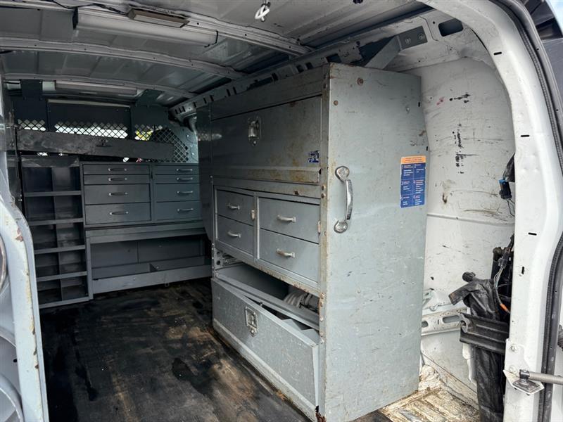 GMC Savana G3500 Cargo 2011