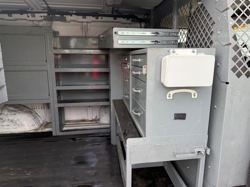 GMC Savana G3500 Cargo 2011