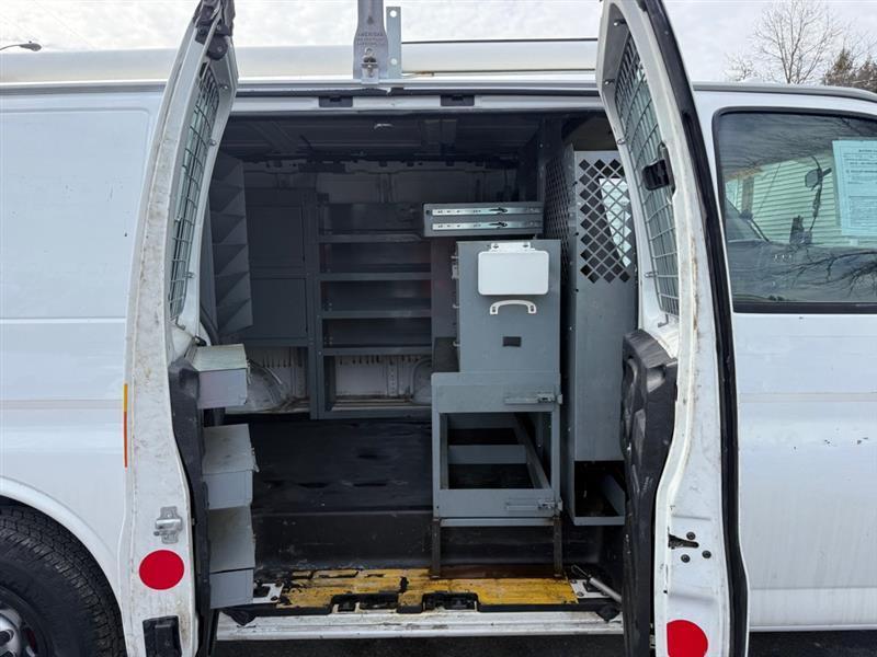 GMC Savana G3500 Cargo 2011