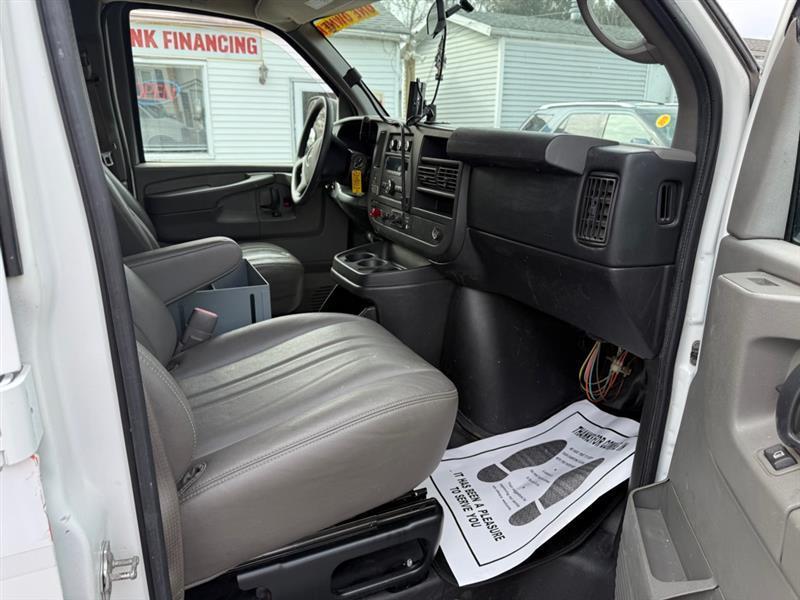 GMC Savana G3500 Cargo 2011