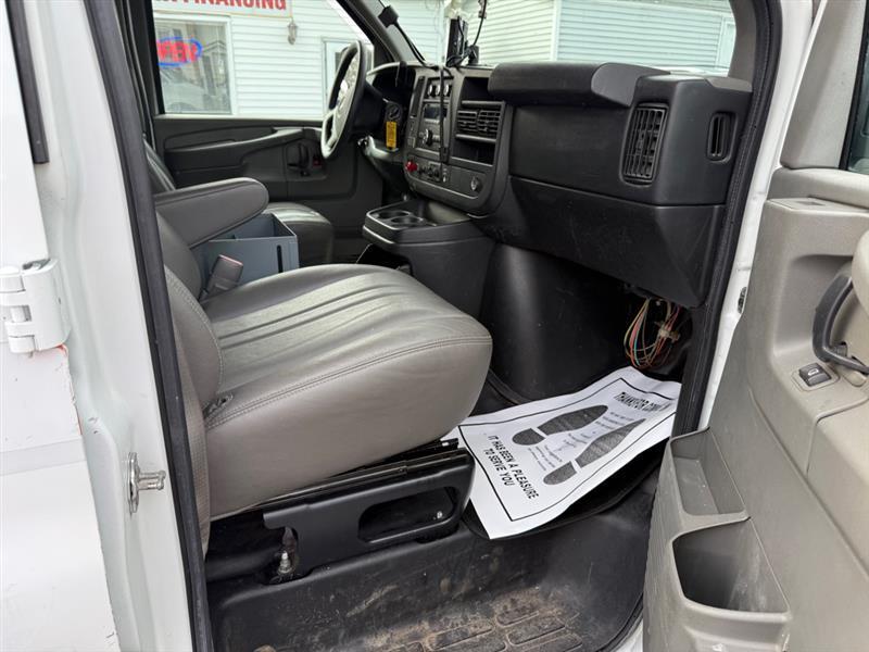 GMC Savana G3500 Cargo 2011