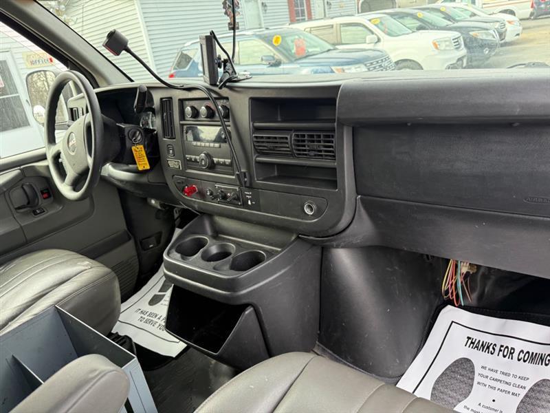 GMC Savana G3500 Cargo 2011