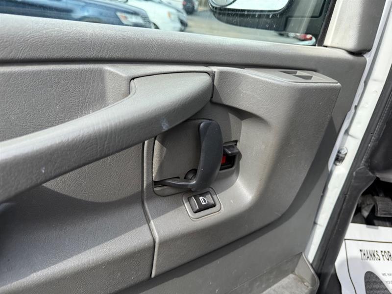 GMC Savana G3500 Cargo 2011