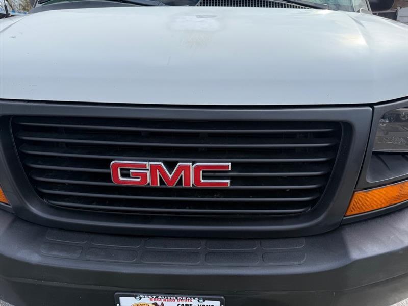 GMC Savana G3500 Cargo 2011