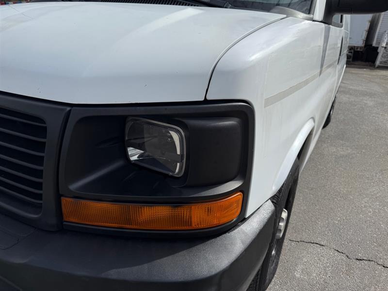 GMC Savana G3500 Cargo 2011