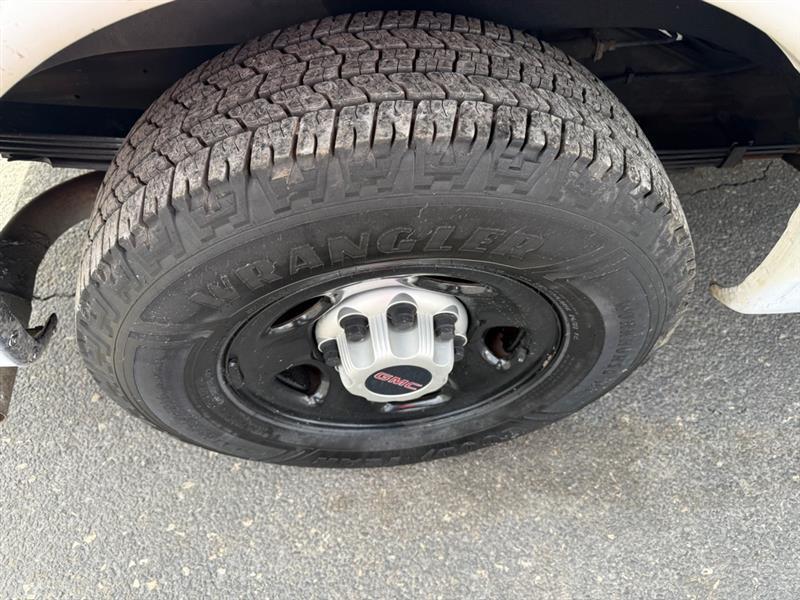 GMC Savana G3500 Cargo 2011